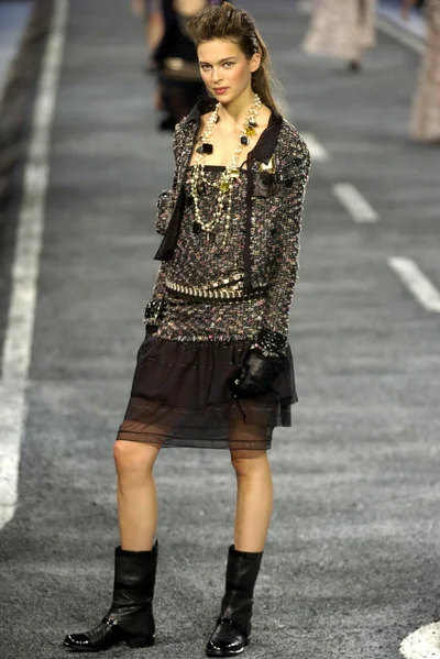 Look 15